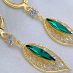 Boucles d'oreilles en rameaux d'or et feuilles de jade