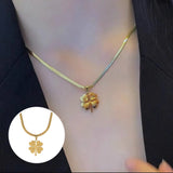 Collier en titane avec trèfle à quatre feuilles
