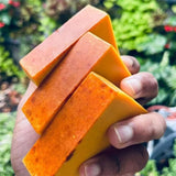 Savon au citron, curcuma et acide kojique