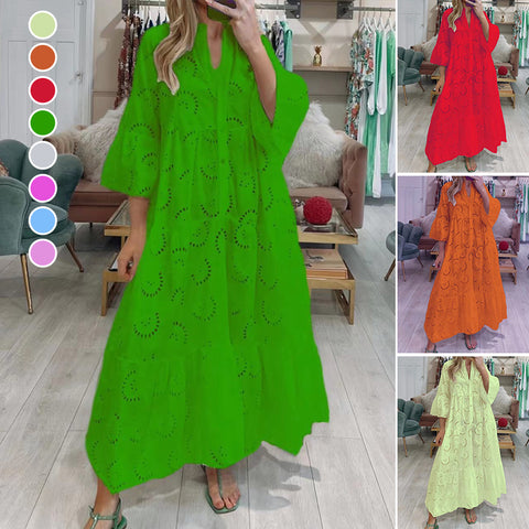 Robe en dentelle à manches évasées et col en V