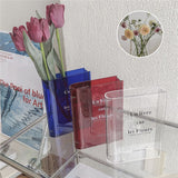 Vase en acrylique en forme de livre
