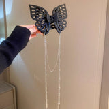 Grande pince à cheveux avec pompon et découpe papillon