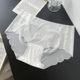 Culotte féminine en soie glacée sans trace