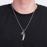 Collier tête de loup en acier au titane