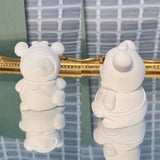 Ours/lion blanc peint à la main