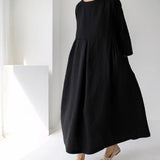 Robe en coton et lin à col rond de couleur unie