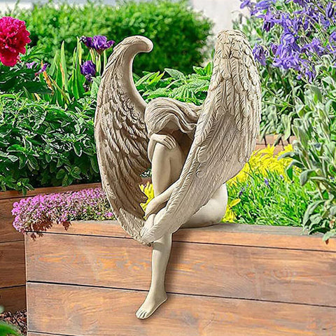 Ornement d'ange tenant une jambe