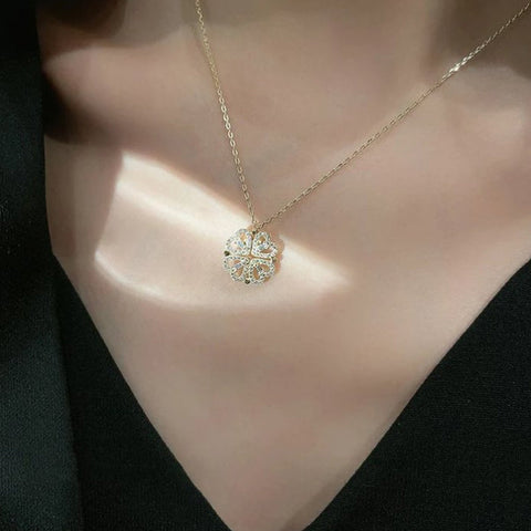 Collier de trèfle à quatre feuilles plié de manière créative