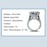 Bague en argent sterling 925 dans la main