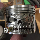 Sculpture de visage de crâne de piston