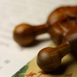 Masseur facial naturel au bois de santal