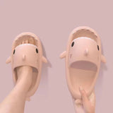 Pantoufles de requin mignonnes d'été