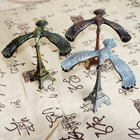 Modèle d'accessoires de photographie d'oiseau d'équilibre de modèle de tour Eiffel