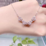 Collier de trèfle à quatre feuilles plié de manière créative