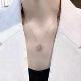 Collier de trèfle à quatre feuilles plié de manière créative