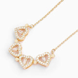 Collier de trèfle à quatre feuilles plié de manière créative