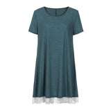 robe à col ras du cou et empiècements en dentelle
