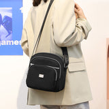 Petit sac à bandoulière carré en nylon de couleur unie