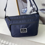 Sac en nylon monochrome avec fermeture zippée