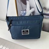 Sac en nylon monochrome avec fermeture zippée