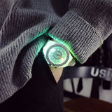 Montre à quartz lumineuse sertie de diamants