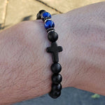 Bracelet de perles d'ambre à croix intérieure