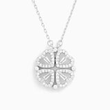 Collier de trèfle à quatre feuilles plié de manière créative