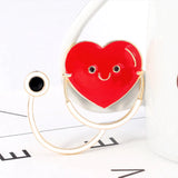 Mini broche stéthoscope coeur d'amour
