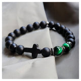 Bracelet de perles d'ambre à croix intérieure