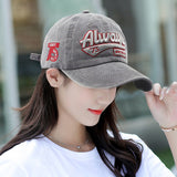 Casquette à visière tendance avec lettres brodées