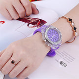 Montre à quartz lumineuse sertie de diamants