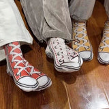 Chaussures et bas drôles en toile réelle et fausse