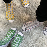 Chaussures et bas drôles en toile réelle et fausse