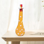 Décoration de poulet avec un long cou et de grands yeux