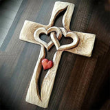 Croix en bois sculptée en forme de coeur