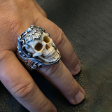 Bague tête de mort en bois de cerf à armure florale polonaise vintage