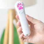 "Attrape-le" Le chat attire les jouets
