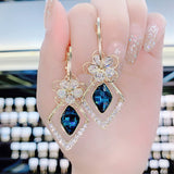 Boucles d'Oreilles Fleur Zircon Rhombique Saphir