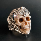 Bague tête de mort en bois de cerf à armure florale polonaise vintage