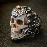 Bague tête de mort en bois de cerf à armure florale polonaise vintage