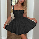 Mini robe en dentelle corset