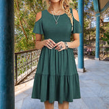 Robe à manches courtes et épaules dénudées à la mode