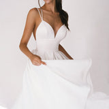 Robe à bretelles élégante pour femme avec encolure en V