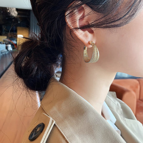 Boucles d'Oreilles Brossées en Forme de C