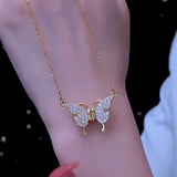 Collier depapillon en patchwork magnétique