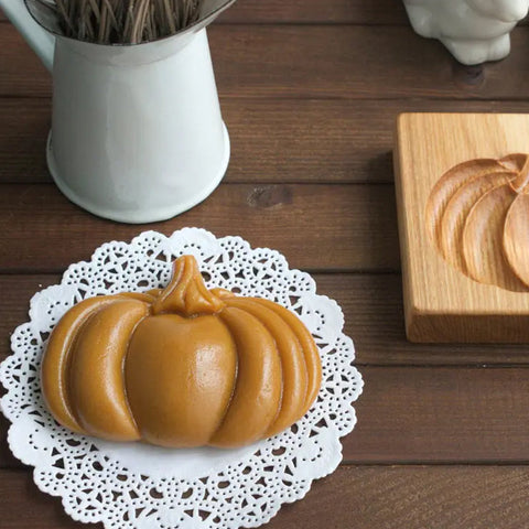 Coupe-biscuits à motifs en bois
