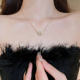 Collier depapillon en patchwork magnétique