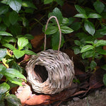 Nid d'oiseau sphérique en paille