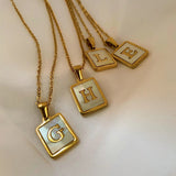 Collier lettre en acier inoxydable pour femme