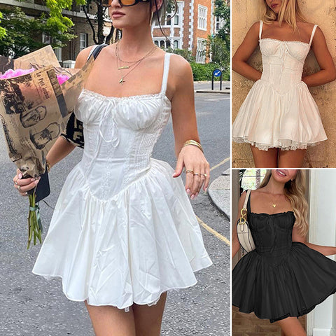 Mini robe en dentelle corset